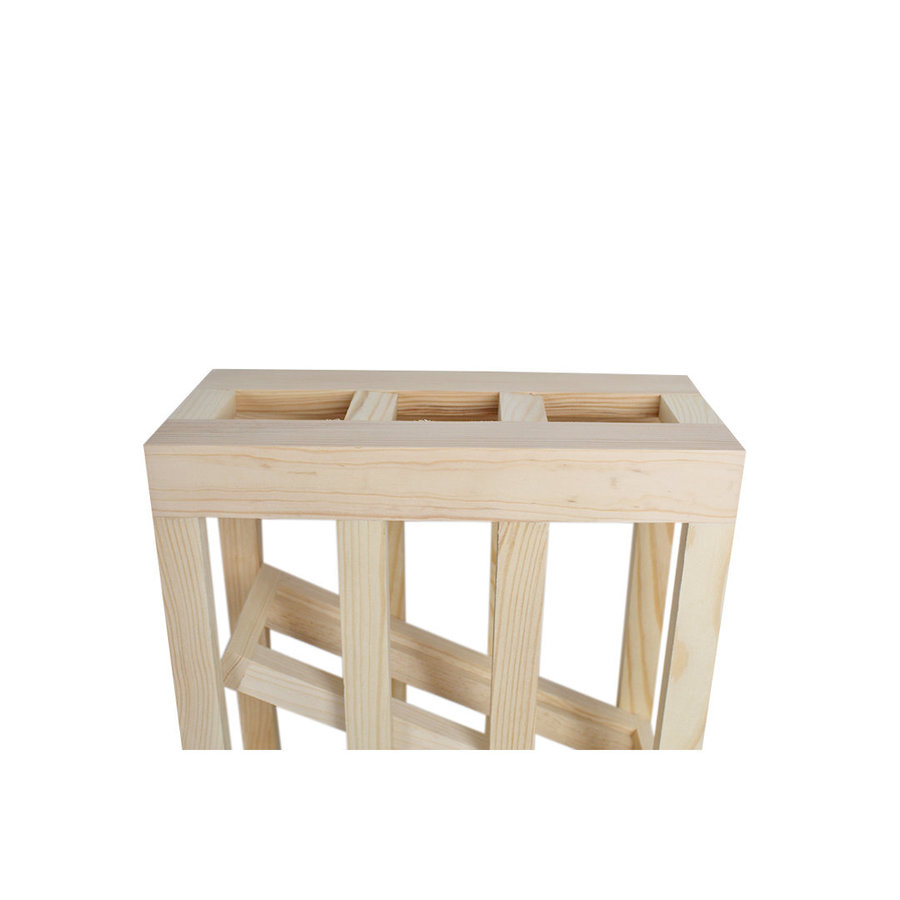 grenen houten wijnrek met schuine leggers voor wijnflessen