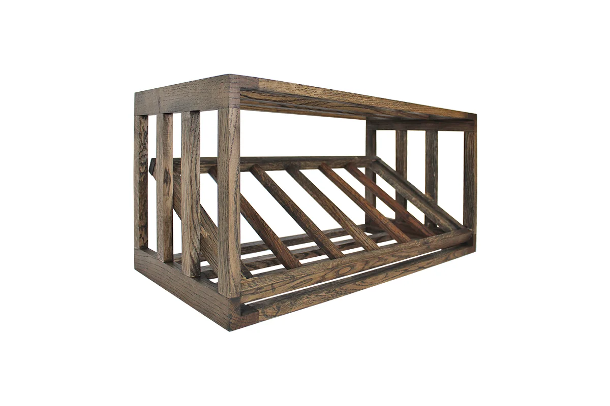 Donker eikenhouten wijnrek met schuine leggers voor 12 flessen